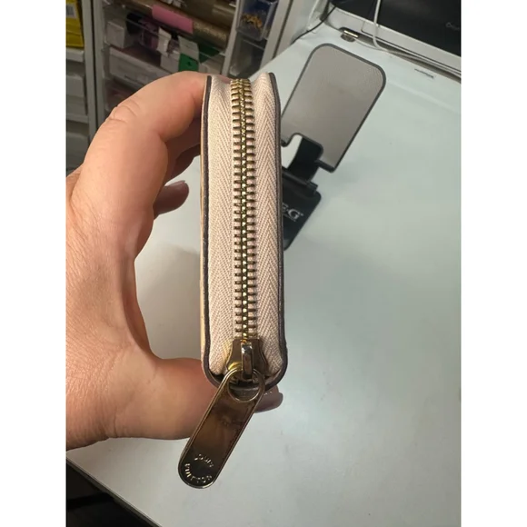 Women's Louis Vuitton Wallet Beige - Picture 4 of 9